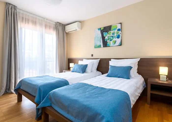 Grosszuegiges Appartement Direkt Am Meer Mit Eigenem Pool - Povile Suites